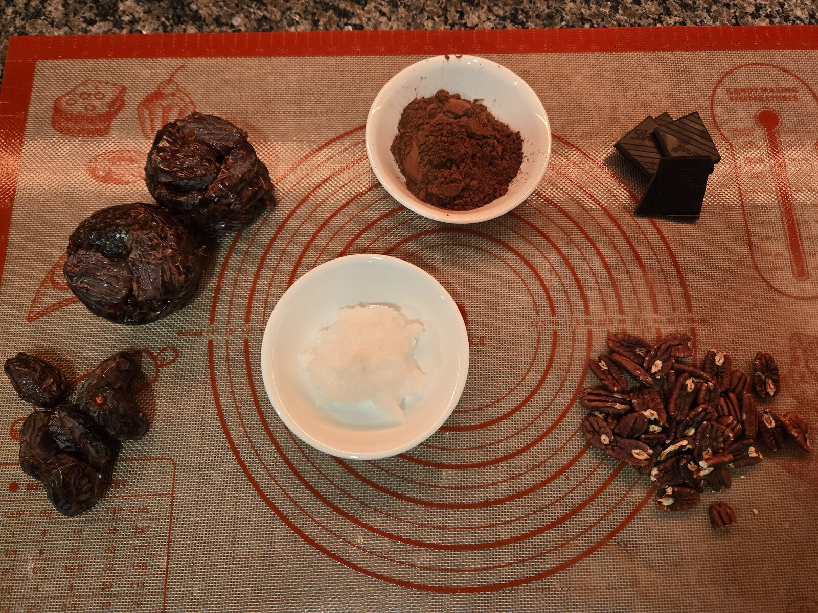 Pitted dates and brownie ingredients